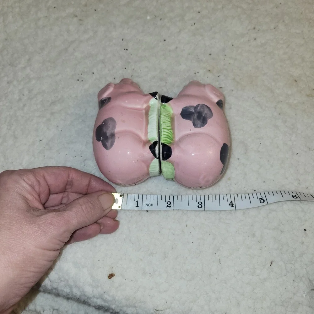 Salt & Pepper Shakers Classic Pink‎ Farm Pigs